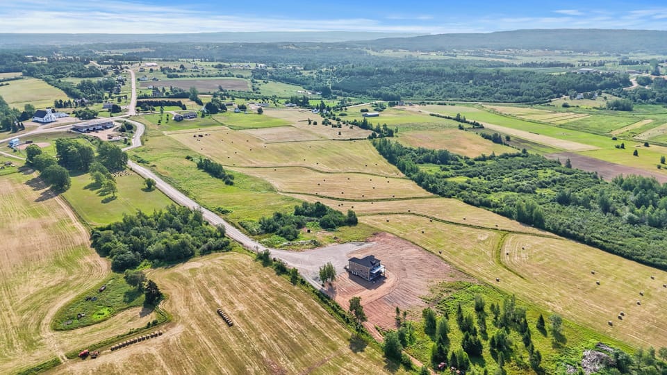 Located 1/2 kilometer from the main road 