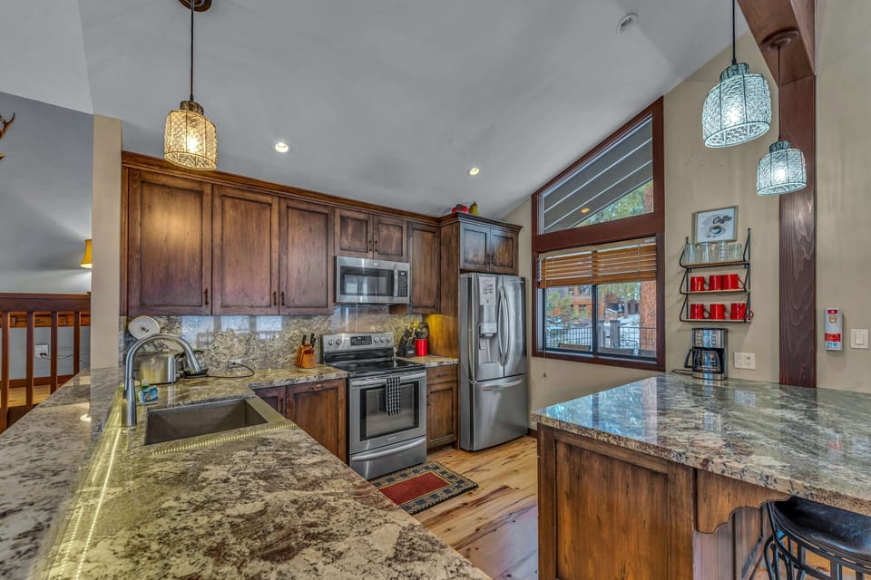 Kitchen: Main floor, drip coffee maker, Crockpot, toaster, blender, cooking utensils