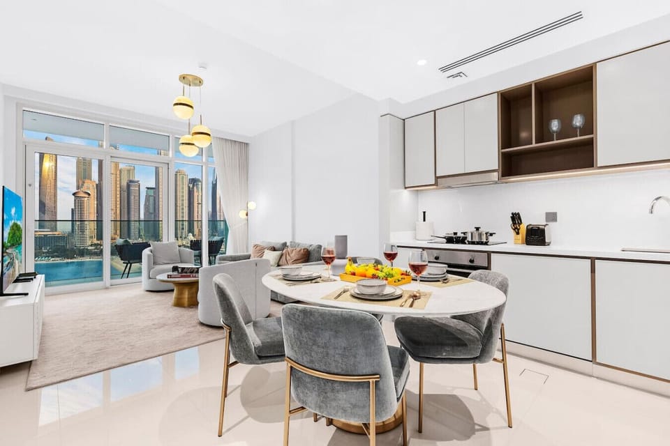 Dining & Living Area: Sip wine with skyline views in a chic, modern space perfect for gatherings!