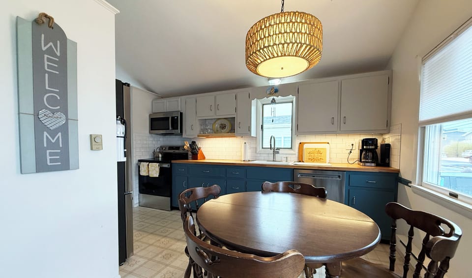 Eat in kitchen can seat up to 6 with leaf.