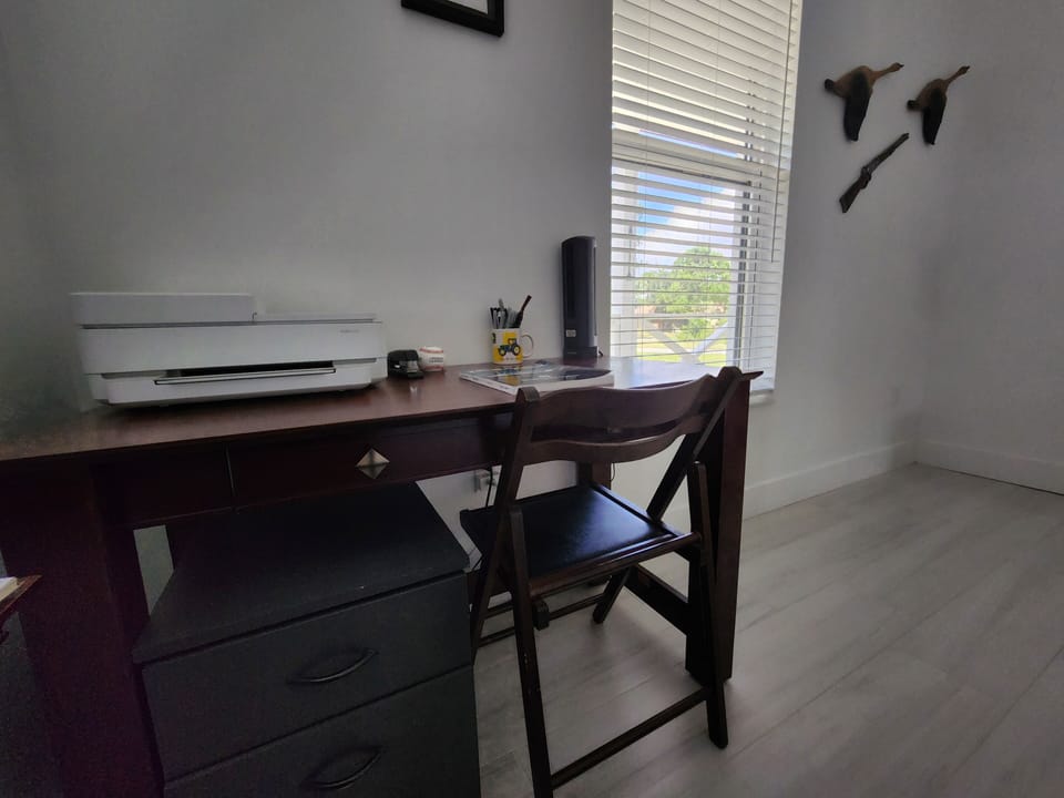 Workstation with WIFi printer
