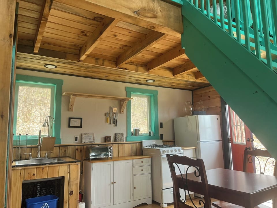 Full kitchen 