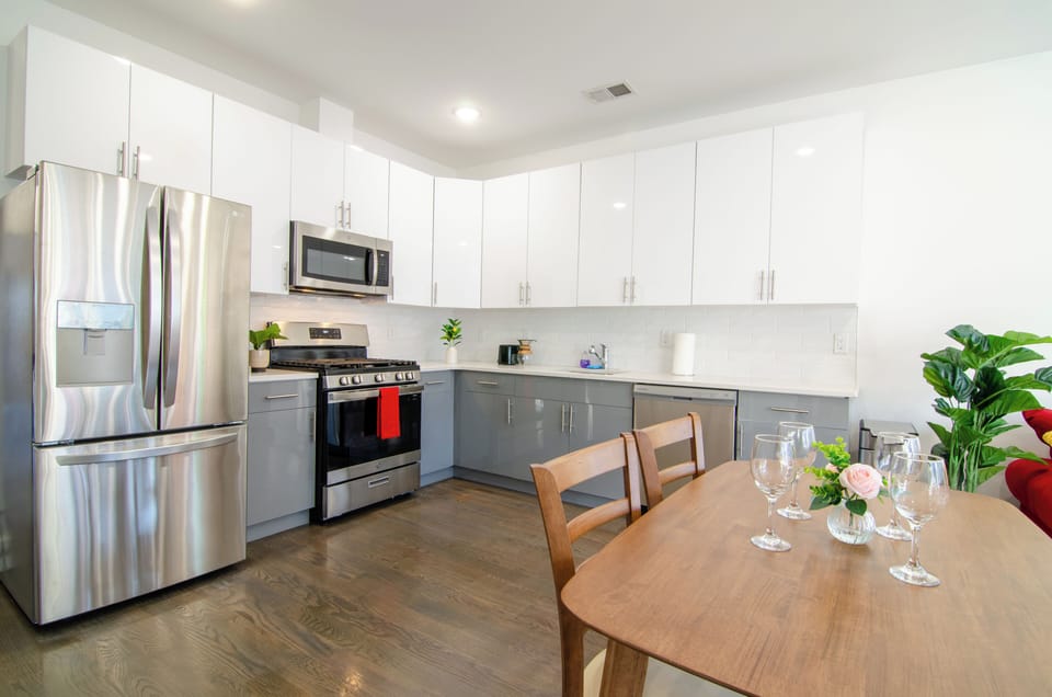 Fully equipped kitchen for home cooking