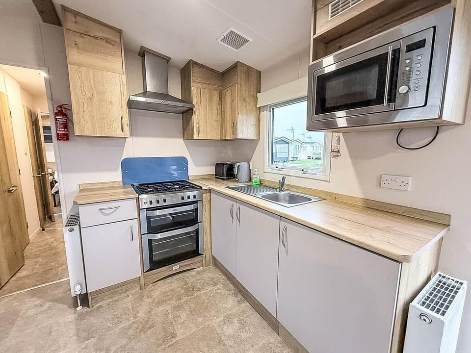 This well-equipped space gives you the freedom to cook meals whenever it suits you