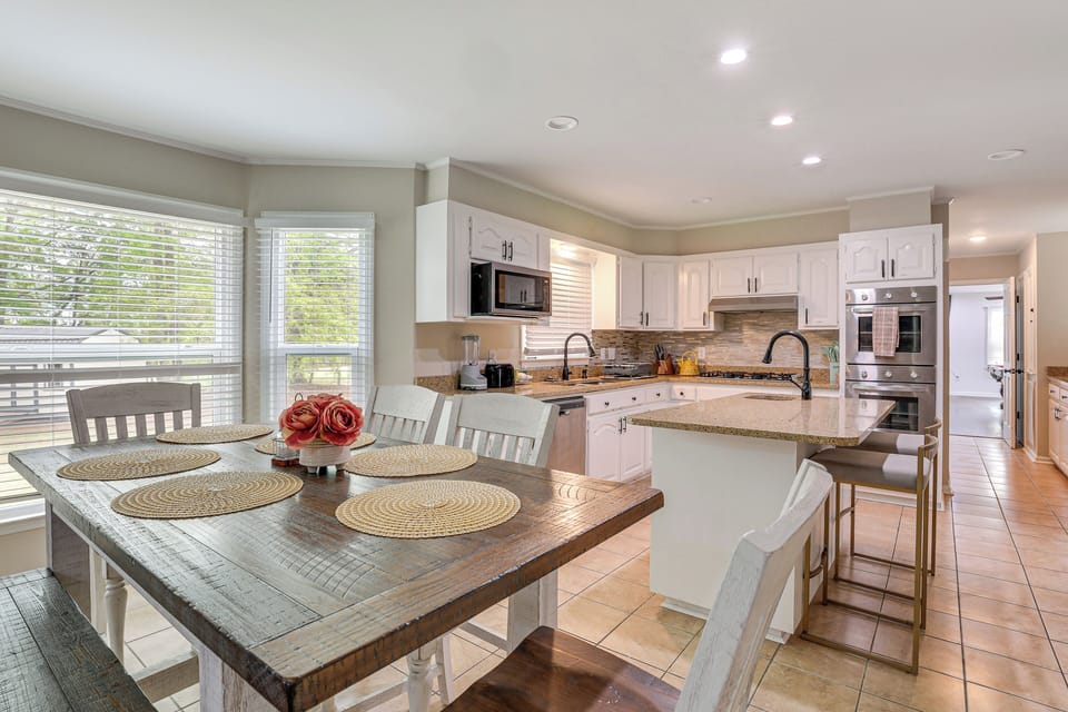 Kitchen & Dining Area | Single-Story House | In-Unit Laundry