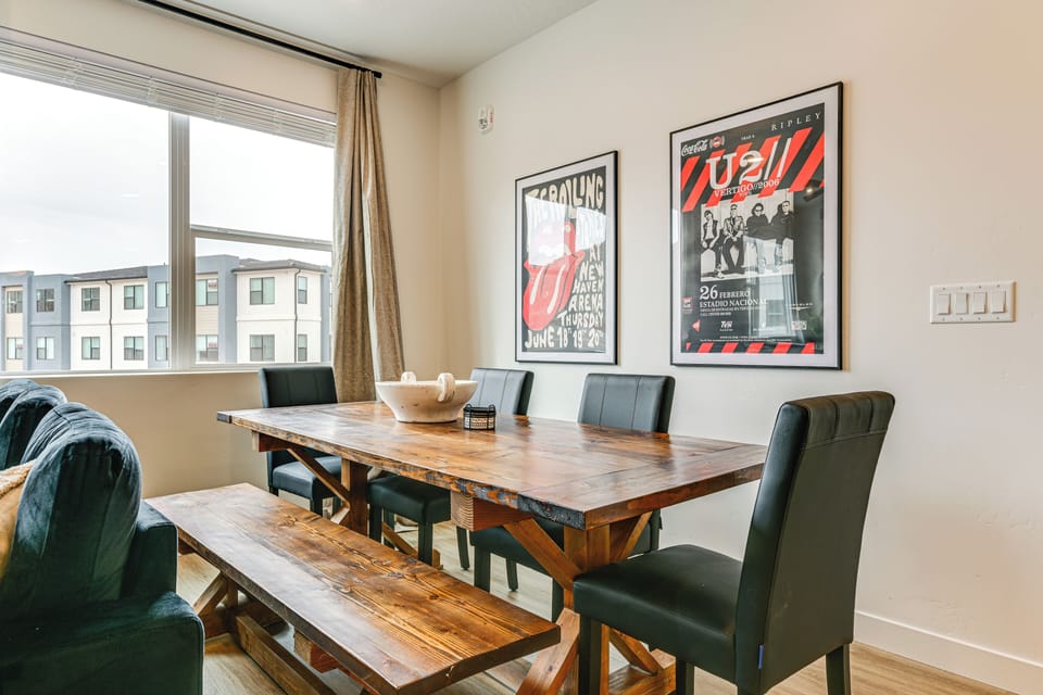 Dining Area | Dishware & Flatware Provided