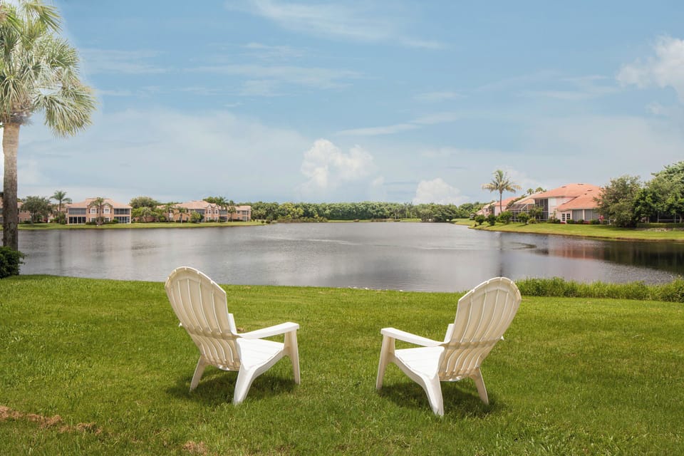 Serene Nantucket view of the lake right outside your lanai
