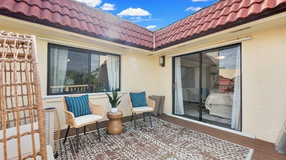 2nd floor balcony
