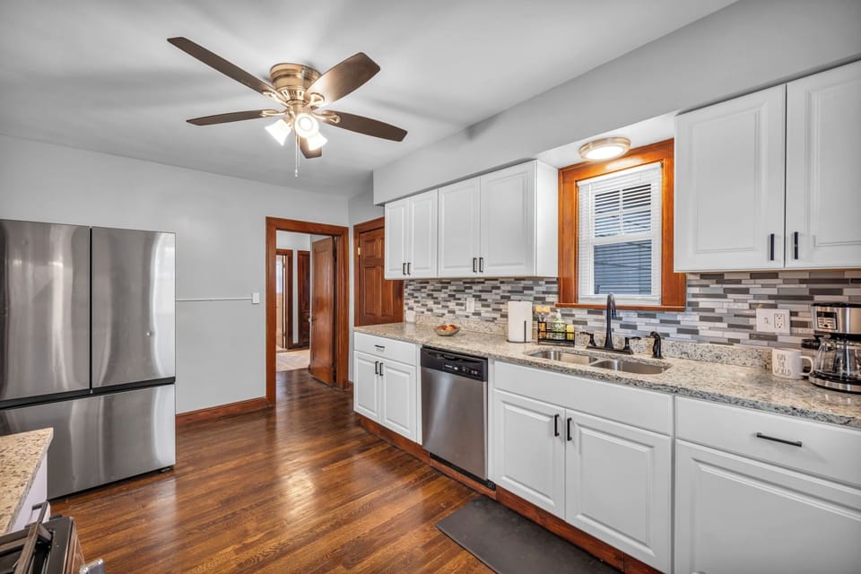 Includes wine glasses, juicer, spices, and everything to cook like home