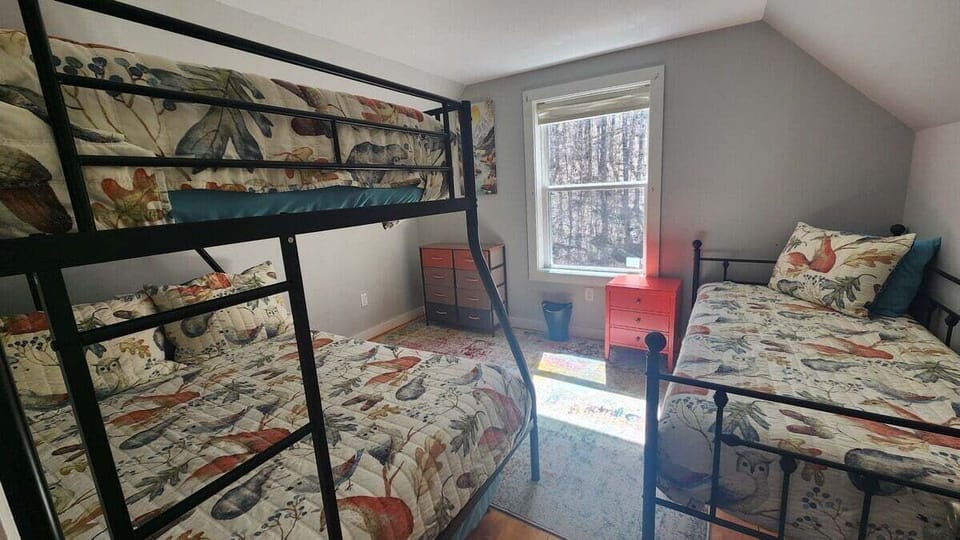 Upstairs Bedroom #2