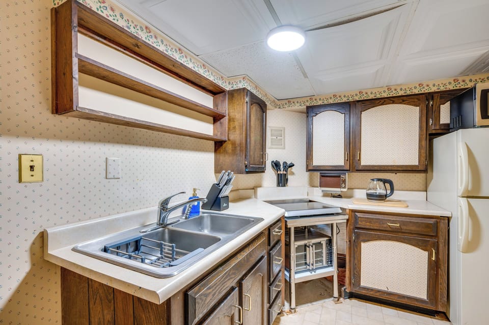 Kitchenette | Lower Unit | Cooking Basics | Drip Coffee Maker | Toaster