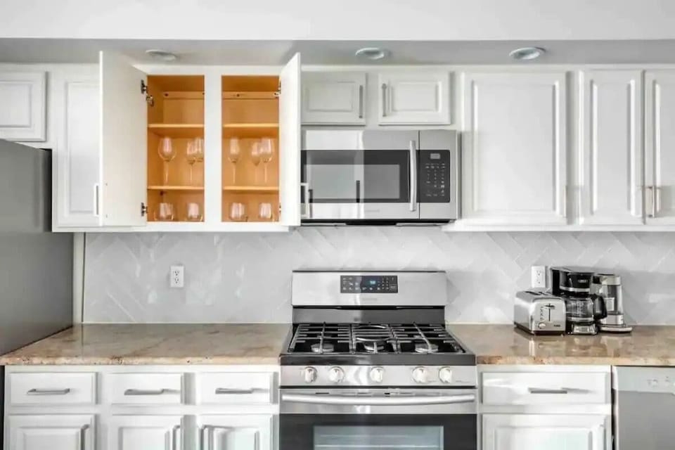 full kitchen