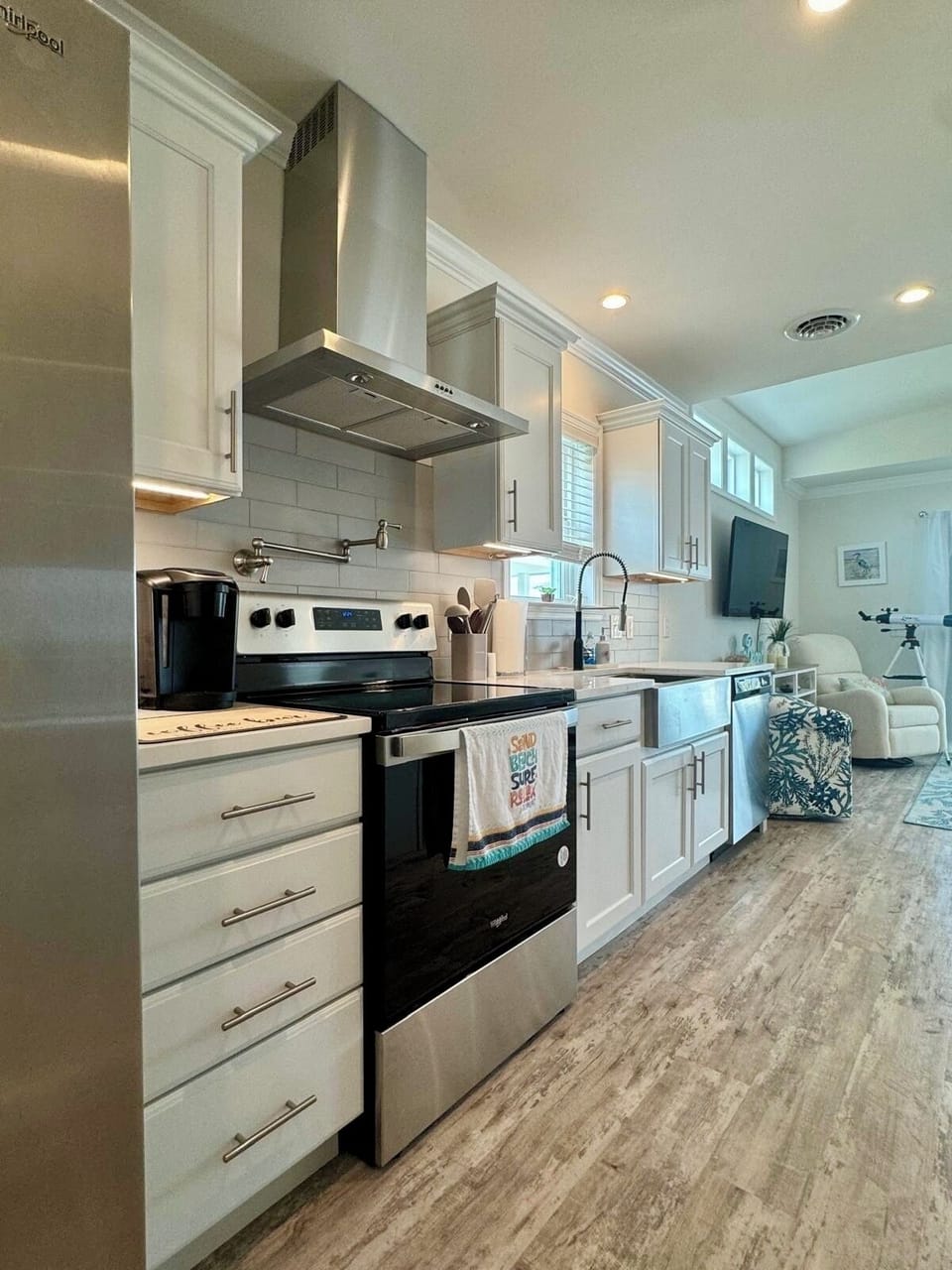 Full kitchen