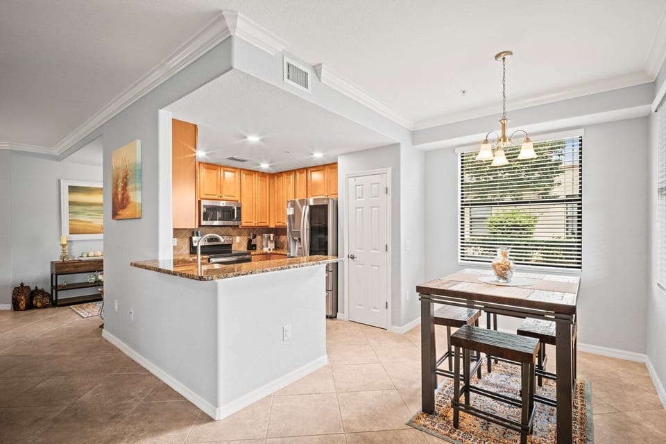 Kitchen & Breakfast nook