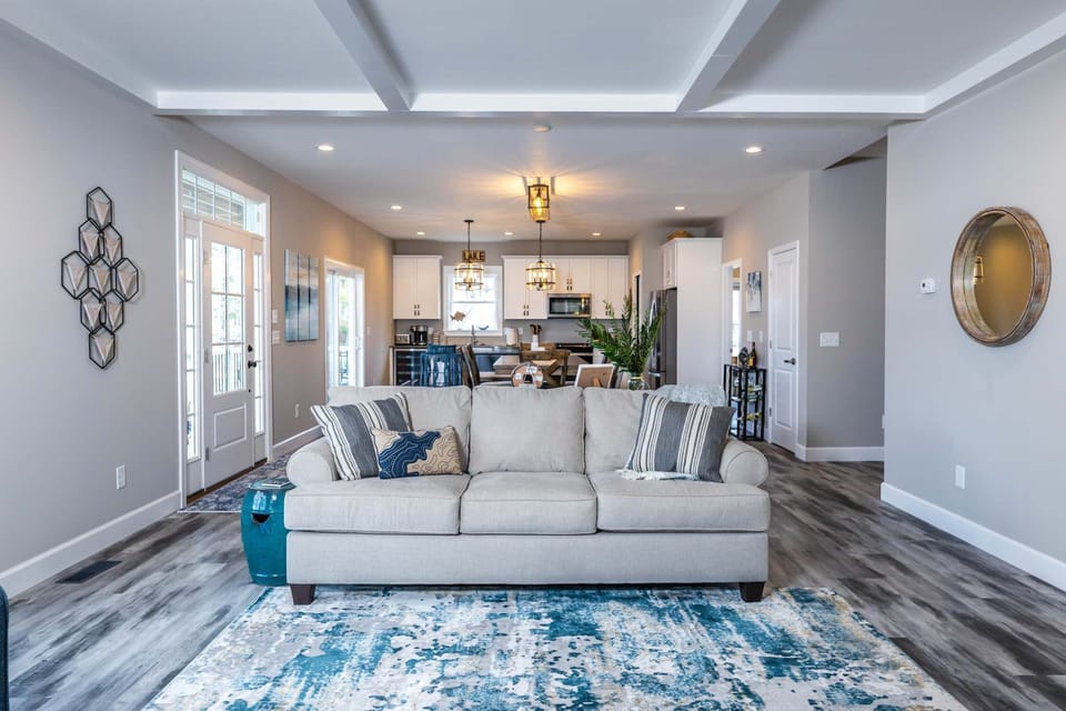 Bright, airy flow from living to kitchen—ideal for families, groups, and memory-making moments.