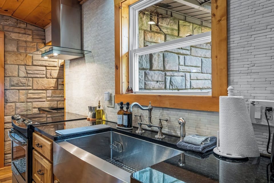 Stainless steel appliances, and farmhouse sink.