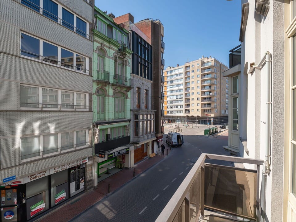 Building, Daytime, Window, Urban Area, City, Apartment, Town, Residential Area, Neighbourhood, Facade