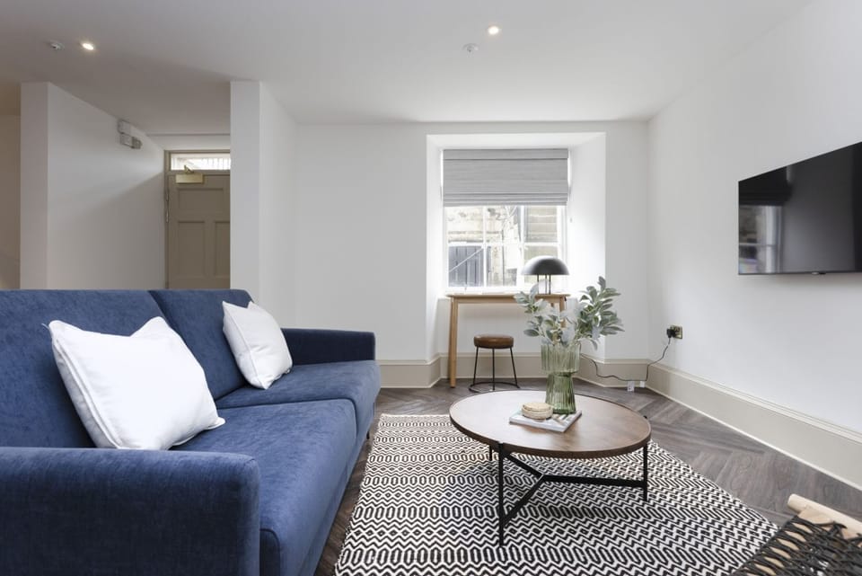 Studio with bed and kitchen