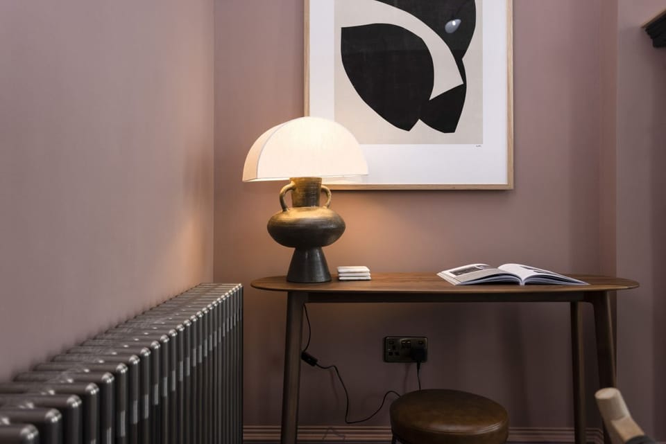 Studio with bed and kitchen