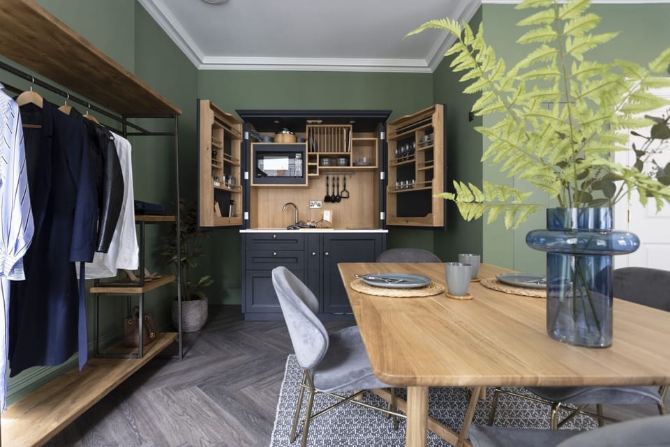 Studio with bed and kitchen