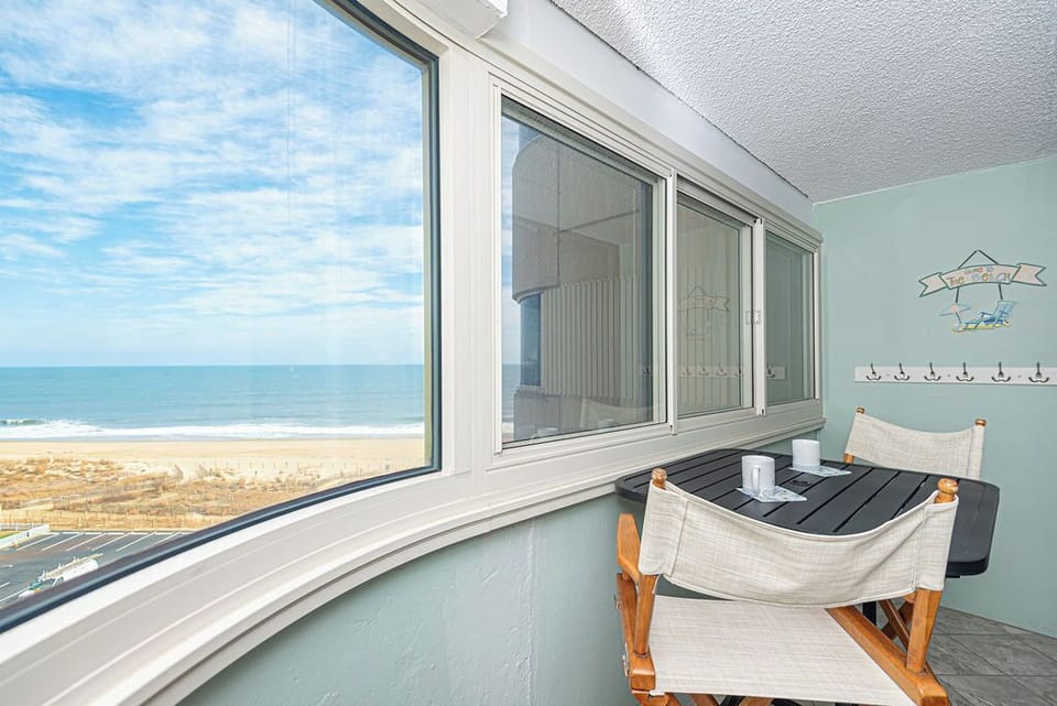MASTER-BEDROOM-BALCONY-VIEW