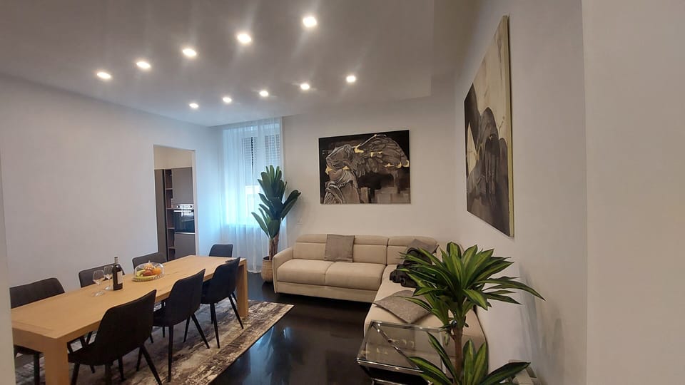 Living room with dining table (8 seats)