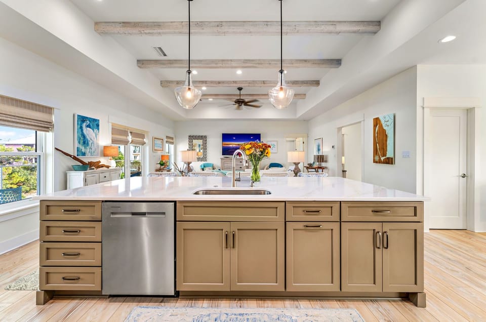 Huge kitchen island, room for the whole family