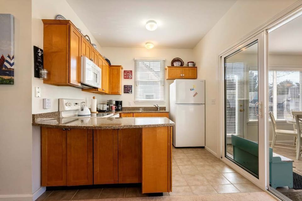 Full kitchen 