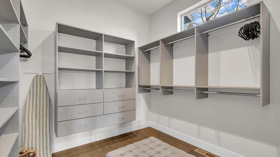 Primary Ensuite - Closet