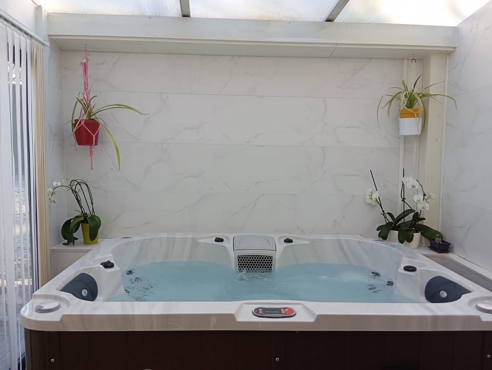 Indoor spa tub