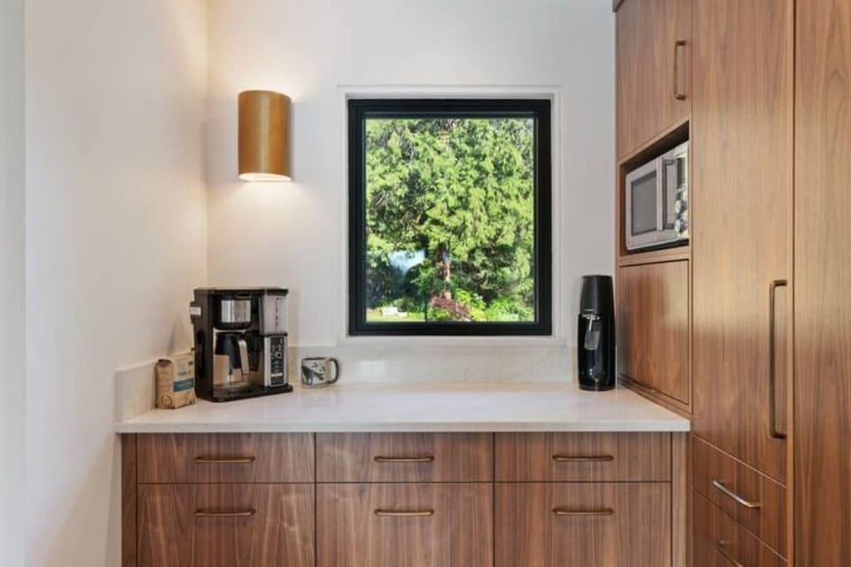 Pantry / coffee nook