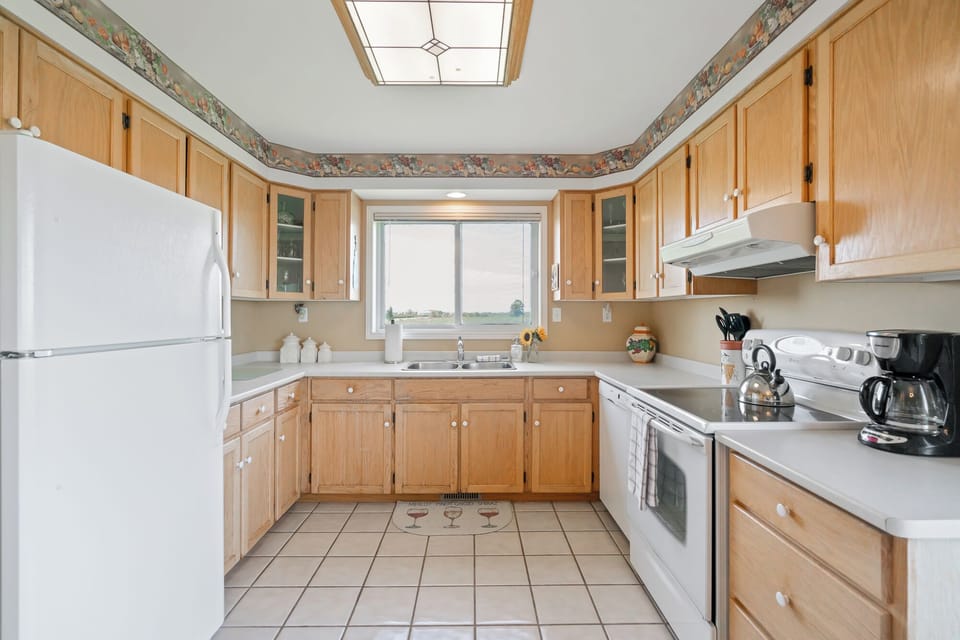 Full kitchen with electric stove/oven, dishwasher, fridge/freezer.