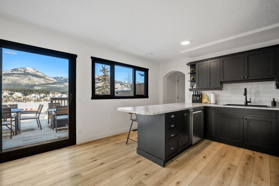 Full kitchen with an electric kettle, instapot, drip coffee maker, ground coffee, tea & sugar.