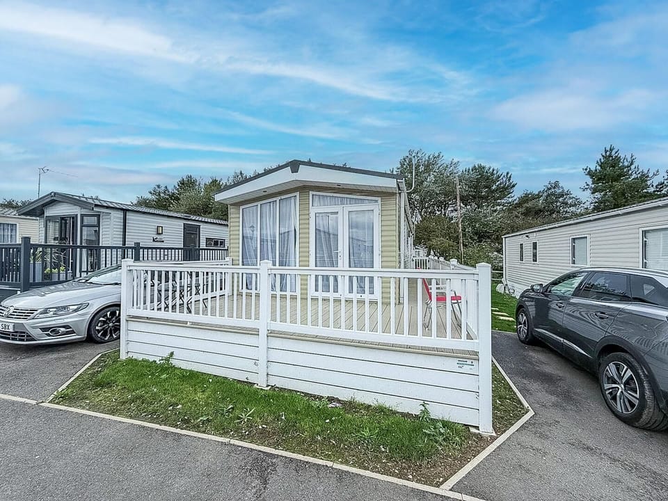 Broadland Sands Holiday Park Lowestoft is the perfect destination for last minute caravan holidays, with modern caravans with decking that let you soak up the beauty of Lowestoft East Anglia.