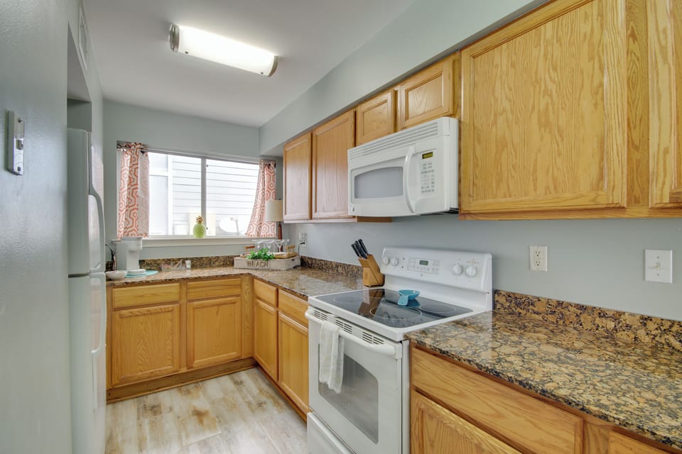 Kitchen | Keurig Coffee Maker | Dishwasher | Cooking Basics | 1st Floor