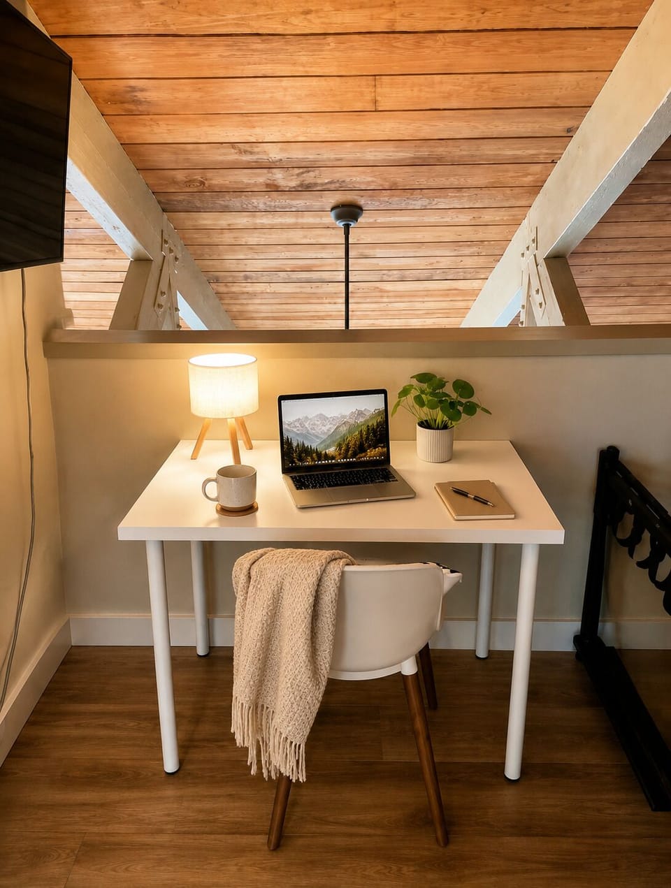 Workspace with 940 Mbps internet