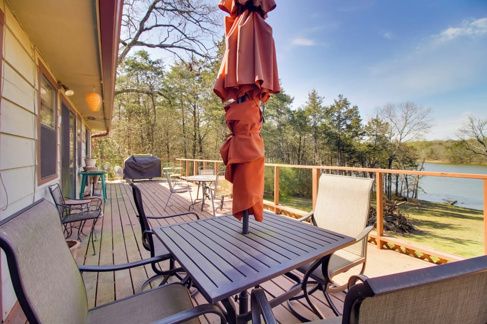 Scranton Vacation Rental | 5BR | 2.5BA | 1,600 Sq Ft | 2 Steps to Enter