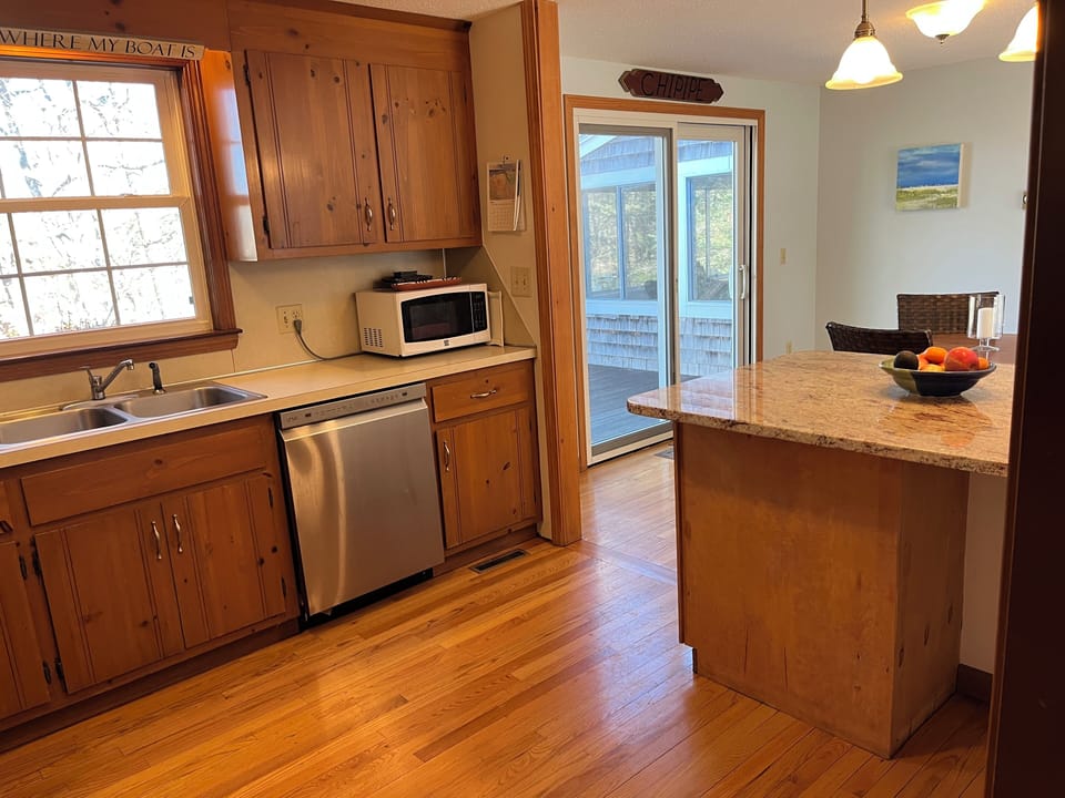 Kitchen: dishwasher, microwave, gas stove, full fridge