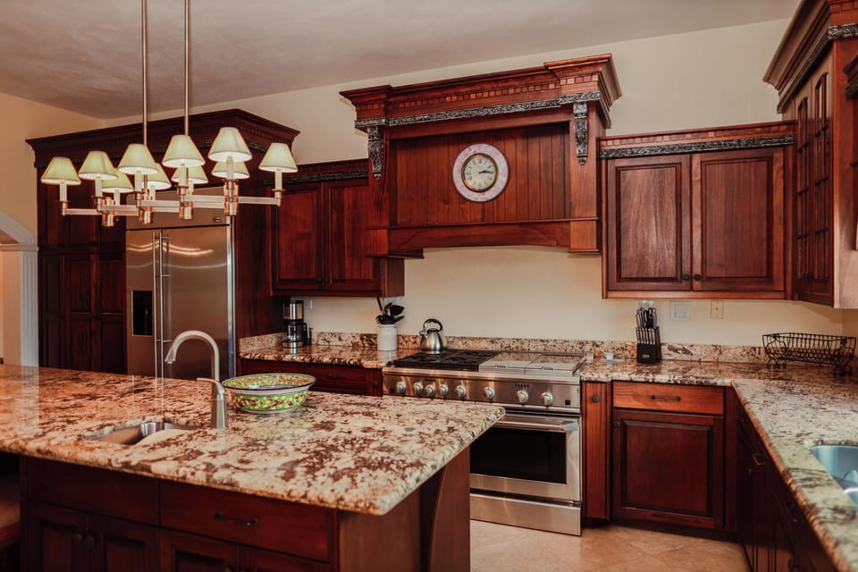 Large kitchen with everything you need