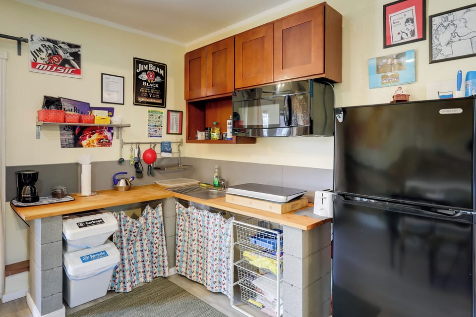 Kitchenette | Hot Plate | Drip Coffee Pot | Toaster