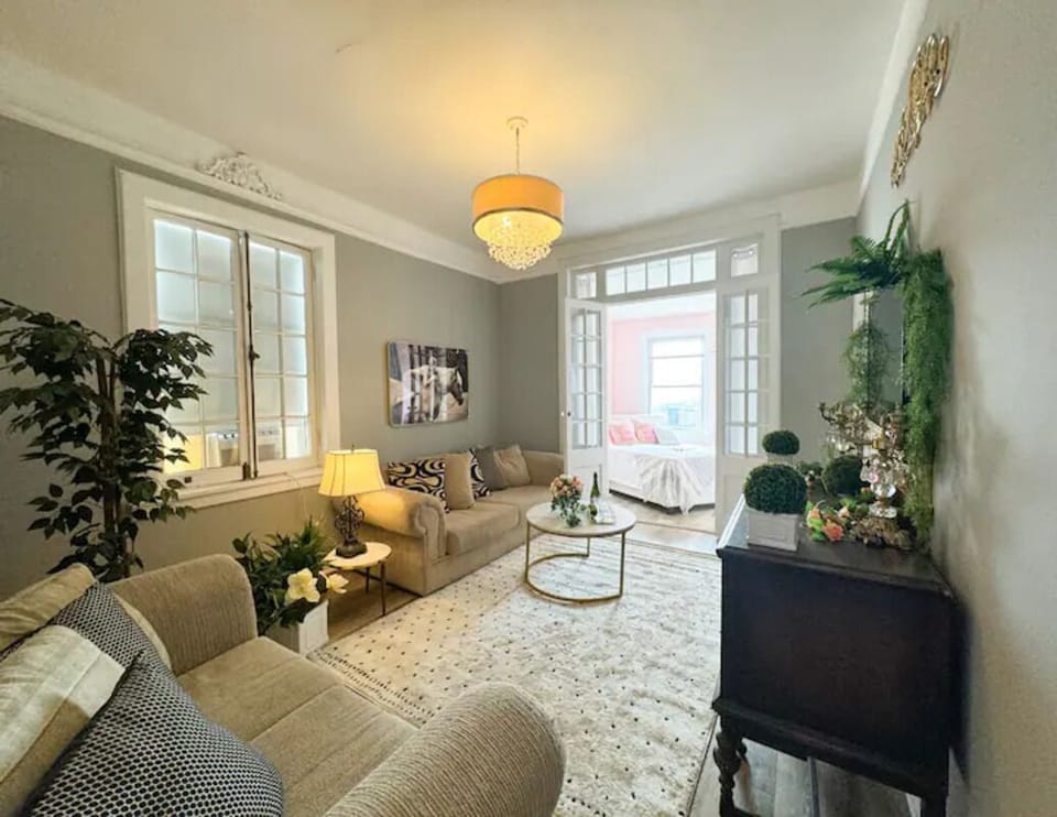 living room/Modern living space with comfy seating