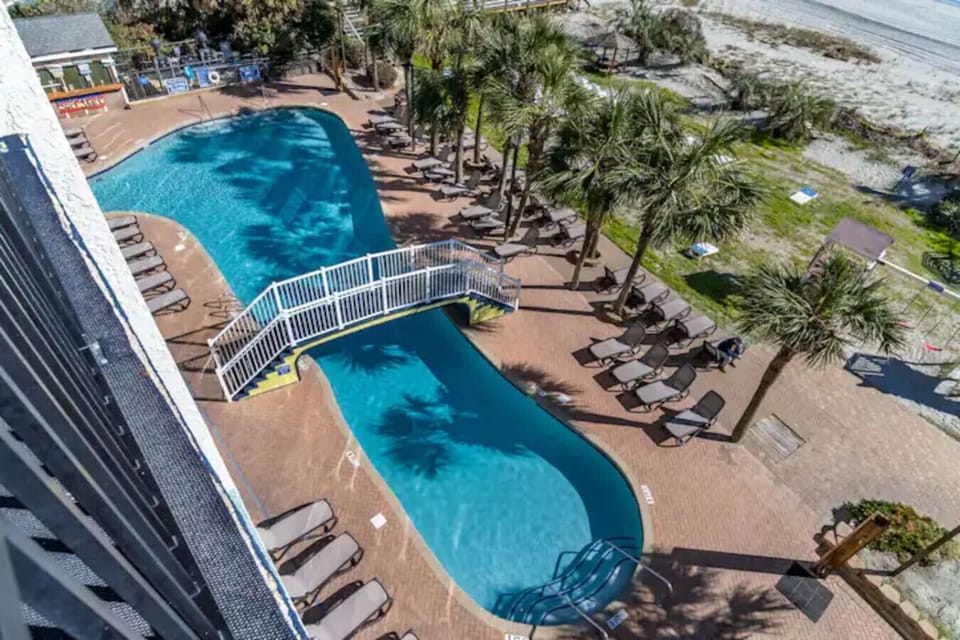 The resort pools include this ground level pool which is seasonally heated and ties into the indoor pools, lazy river, and hot tubs.  The resort has an additional rooftop pool that is also seasonally heated and includes a hot tub as well.