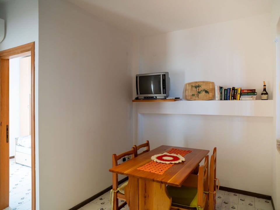 Furniture, Interior Design, Flooring, Wood, Ceiling, Floor, Chair, Table, Apartment, Lighting