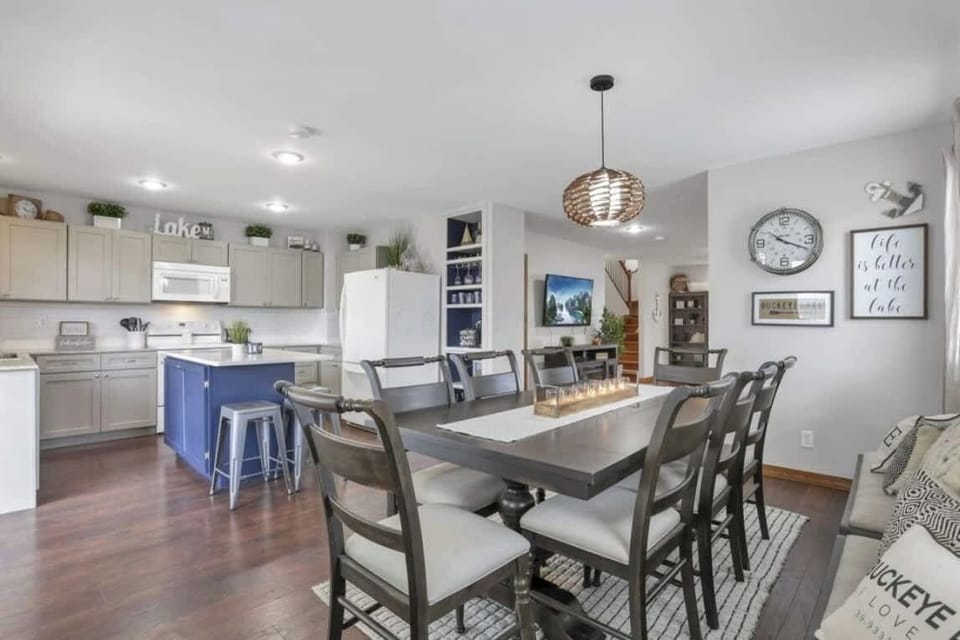 Bright and open kitchen and dining area