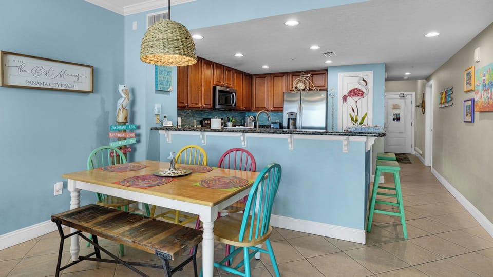 Palazzo 806 Dining into kitchen