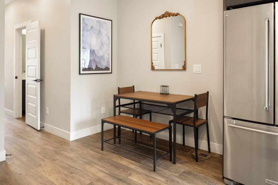 Dining area seats 4