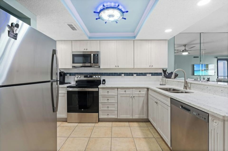 All modern appliances to make meal preparation a breeze.