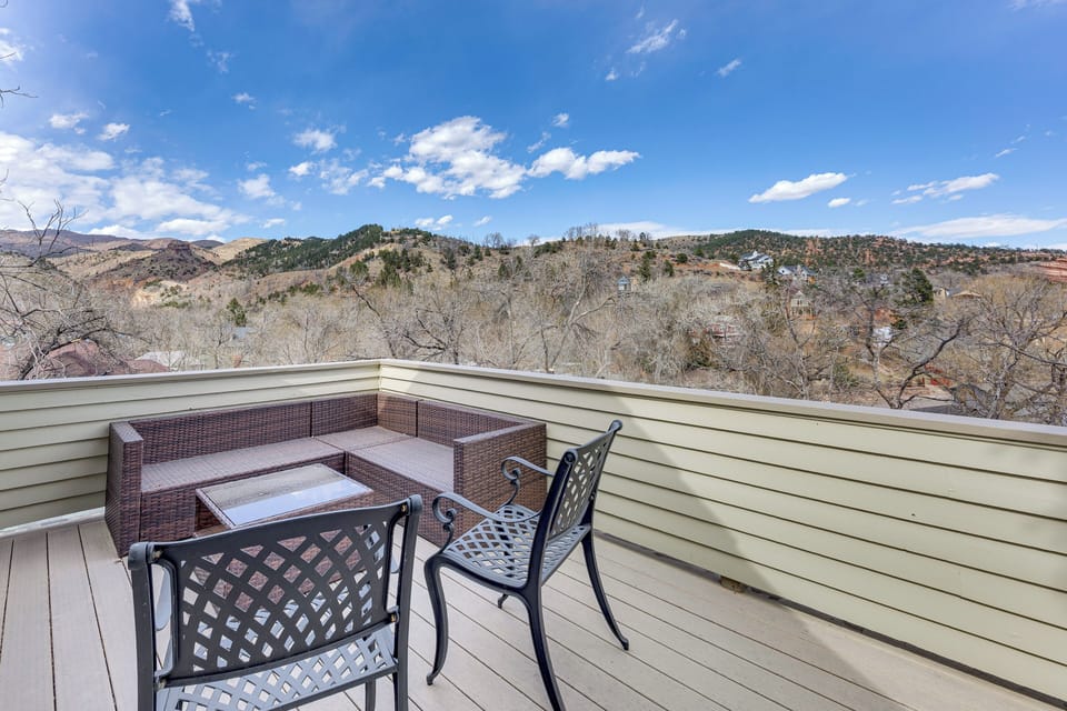 Manitou Springs Vacation Rental | 2BR | 1.5BA | 1,603 Sq Ft | Stairs Required