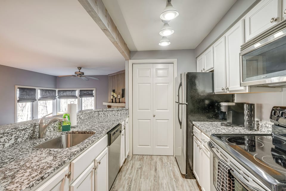 Kitchen | Keurig Coffee Maker | Toaster | Blender | Cooking Basics