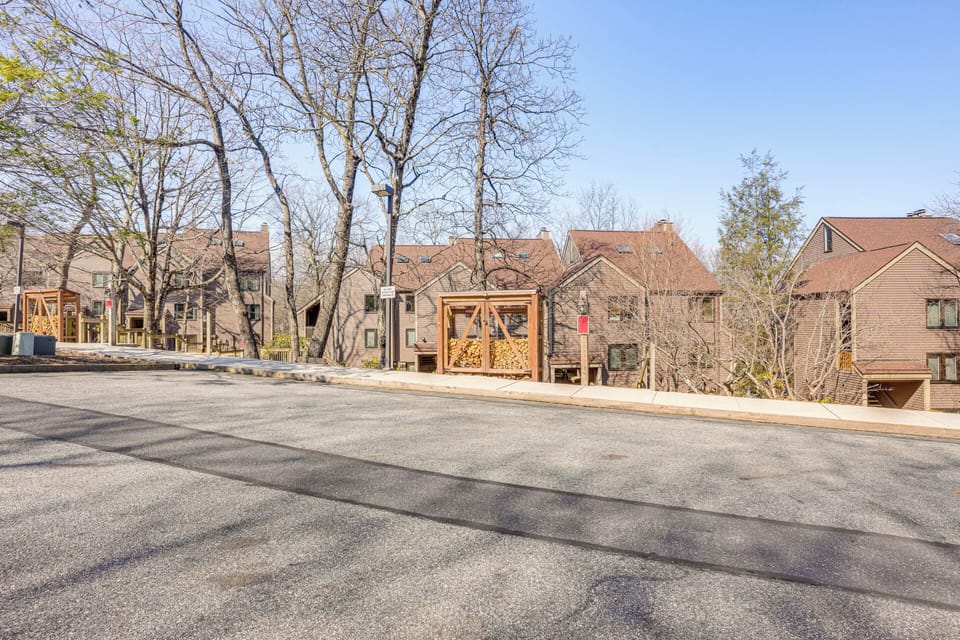 Parking | Community Lot